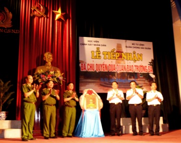 Học viện Cảnh sát nhân dân tiếp nhận Đá chủ quyền của quần đảo Trường Sa